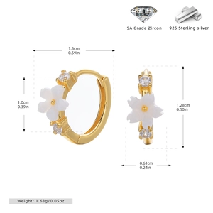 Detail view of 925 silver gold floral earrings showing 1.5cm diameter and 1.63g weight