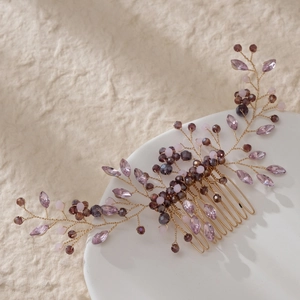 Elegante pettine per capelli da sposa con cristalli viola, filo d'oro e design a foglie
