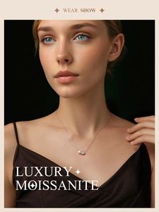 Élégant collier en argent s925 avec perle blanche et moissanite brillante sur mannequin