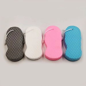 Detailed close-up of 3D bath sponges with scale texture and lanyards in four colors