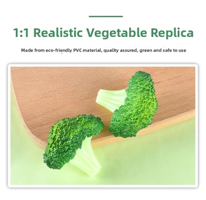 Detailed 1:1 scale PVC broccoli model shown on a wooden board with lifelike texture
