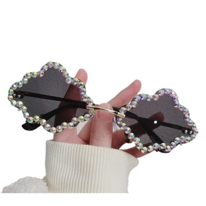 Cloud-shaped sunglasses with sparkling rhinestones and dark grey lenses for women