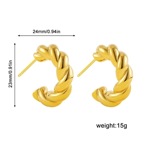 Detail of 18K gold plated C-shape hoop earrings with twisted texture and dimensions