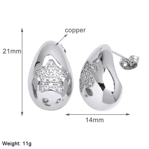 Vista dettagliata degli orecchini a stella con dimensioni 21mm e specifiche del materiale rame