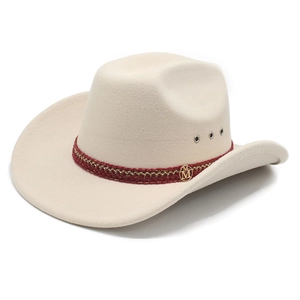 Chapeau de cow-boy élégant en feutre de laine blanc cassé avec ruban tissé et badge M doré
