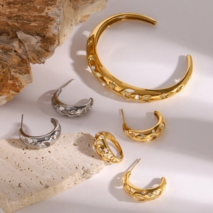 Elegant stainless steel jewelry set with hollow star moon motifs and rhinestones