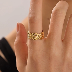Bague ouverte tressée minimaliste en acier inoxydable plaqué or 18 carats pour femme