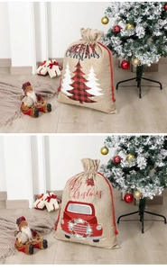 Gedetailleerde weergave van kerstcadeauzakjes van jute met trekkoord en prints