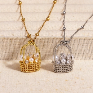 Détails des colliers panier de fleurs en or et argent avec perles et zircons brillants