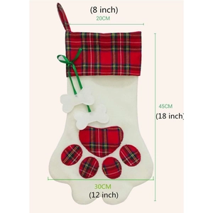 Chaussette de Noël patte de chien avec motif écossais et dimensions de 45x30cm