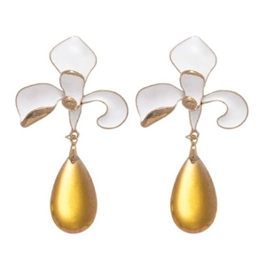 Vintage Emaille Blumenohrringe in Weiß mit eleganten goldenen Wassertropfen-Anhängern