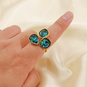 Luxuriöser 14K vergoldeter Ring mit birnen- und kissenförmigen seeblauen Zirkonen