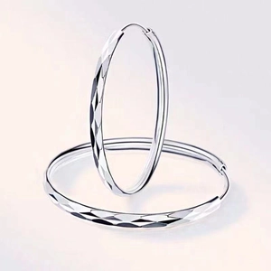 Polished silver 925 hoop earrings featuring delicate diamond-cut geometric patterns
