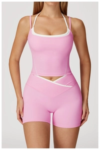 Ensemble de yoga rose avec bordure contrastée et short de fitness à taille haute en V