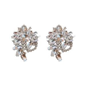 Sparkling geometric heart earrings with silver needle and marquise cut crystal inlay