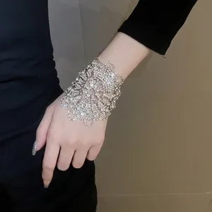 Strahlendes Strass Sklavenarmband Fingerring Handschmuck Kupfer Hohlblumen Spitze Luxus Party Schmuck Für Damen Silber