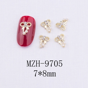 Détails de bijoux d'ongles nœuds dorés 7x8mm avec strass blancs et perles