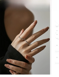 Minimalist 925 sterling silver ring set featuring foil texture and black enamel dot detail