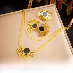 Detailed view of the gold-plated fan-shaped pendant necklace and matching jewelry set