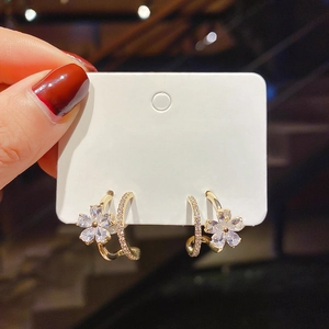 Elegant floral stud earrings with sparkling zircons and gold plating on S925 silver needle