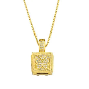 Detailansicht der goldenen quadratischen Schmetterlingskette mit Zirkonia-Mikropflasterung
