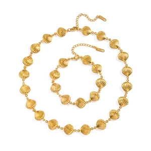 Set collana e bracciale in acciaio inossidabile placcato oro 18K con conchiglie