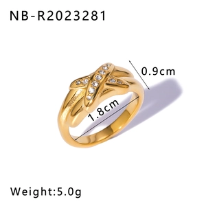 Technical size guide for gold crisscross ring with dimensions 0.9cm width and 1.8cm diameter