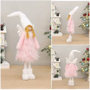 Trois vues de l'ange de Noël en peluche rose avec robe scintillante et ailes blanches