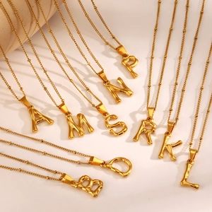 Collier chic en acier inoxydable doré avec pendentif lettre style bambou
