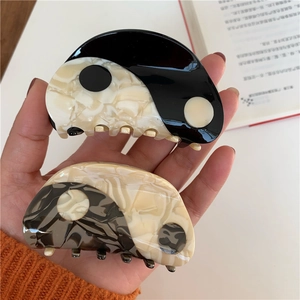 Detailed macro view of the marble-textured acetate Yin Yang hair claw clip with black and white colors