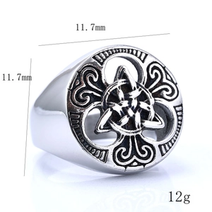 Macro view of a 316 stainless steel Celtic knot ring showing 11.7mm width and 12g weight
