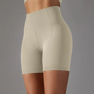Détail du short de yoga taille haute avec texture nid d'abeille sans couture et gainant