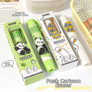 Primer plano de gomas de borrar retráctiles de Panda y Pato en cajas de regalo