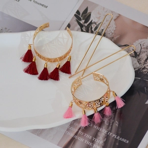 Retro Chinese Style Hair Stick And Hollow Geometric Crown With Satin Tassels Alloy Metal Bun Holder Elegant Accessories