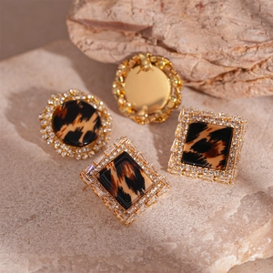 Leopard resin and zircon stud earrings set with vintage gold plating for women