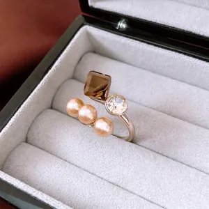 Square brown zircon and pearl open ring in silver finish for a vintage french court look