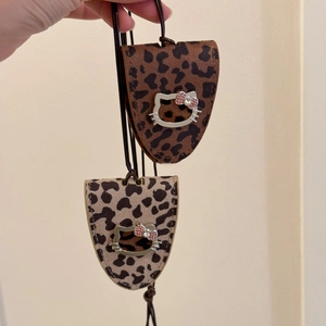 Leopard Print Leather Glasses Clip Necklace Magnetic Cat Shape Pendant Vintage Long Sweater Chain Neck Jewelry For Women