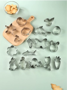 Ensemble détaillé d'emporte-pièces en acier inoxydable aux formes de mer et de Pâques