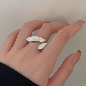 Minimalist S925 sterling silver open ring with polished geometric leaf motif for women