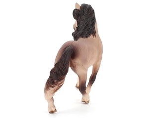 Vue arrière détaillée d'une figurine de jument andalouse brune en posture de marche