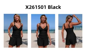 Détails du tankini noir avec col en V, anneaux dorés et buste plissé pour effet gainant