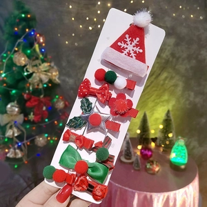 Détail de l'ensemble de pinces à cheveux de Noël avec nœuds en velours et étoiles