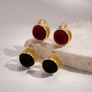 Retro velvet flocked geometric round gold hoop earrings in black and burgundy colors