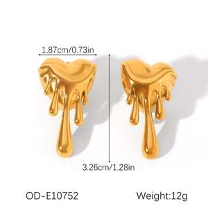 Detailed size chart of gold lava heart stud earrings with weight and dimension details