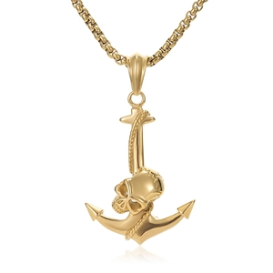 Gotische goldene Totenkopf- und Anker-Halskette mit geflochtener Kette auf weiß
