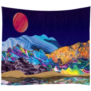 Tapisserie psychédélique avec lune rouge, montagnes colorées et reflets sur l'eau