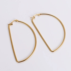 Minimalist large gold-plated D-shaped geometric hoop earrings in polished stainless steel