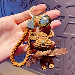 Porte-clés ours marron tissé avec anneau doré, clochette et ruban Hello Best élégant