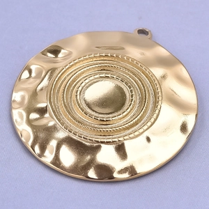 Macro shot of 304 stainless steel golden round pendant with hammered texture design