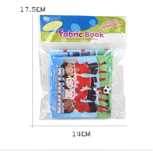 Détail du livre en tissu pour bébé sur le sport avec dimensions 17,5cm par 14cm
